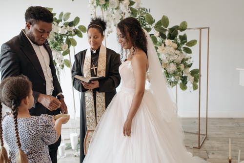 wedding couple exchanging rings